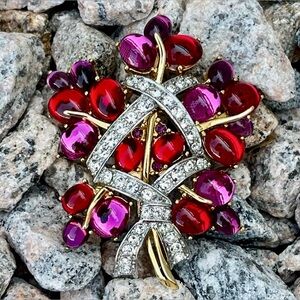 Vintage 90s Signed Cindy Adams Gold Plated Brooch With Red And Fuchsia Glass